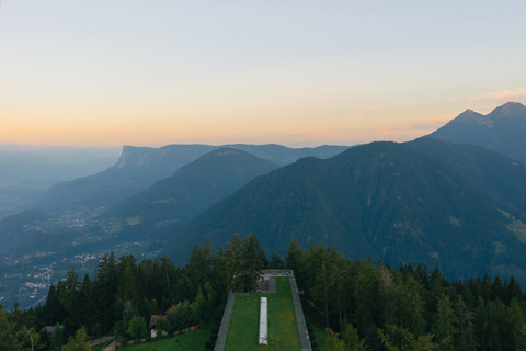 L'autunno al Vigilius Mountain Resort: un viaggio tra colori caldi e autenticità immerso nella natura attraverso esperienze benessere e gastronomiche tra le montagne dell'Alto Adige.