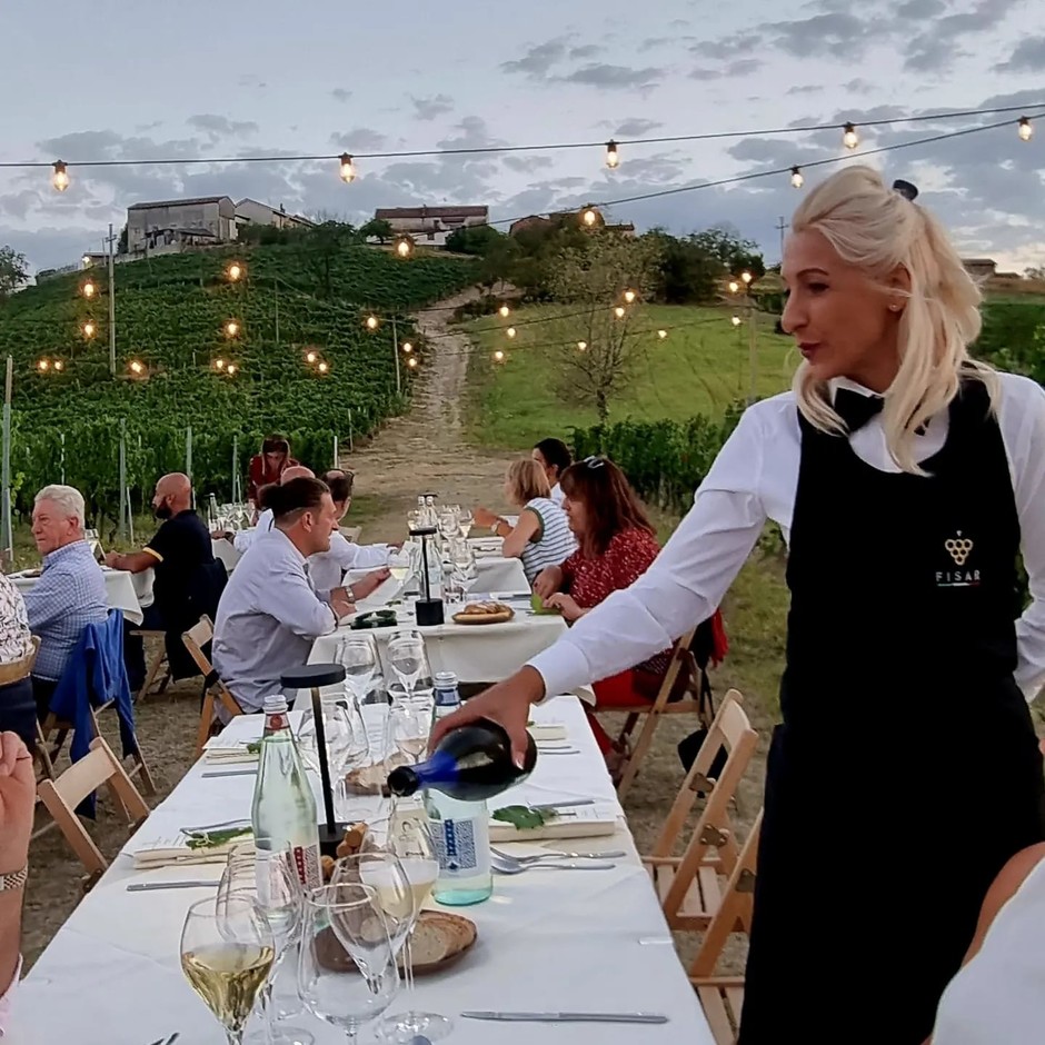 Castel Rocchero (AT): la Cantina La Torre propone due serate speciali in vigna, immerse nella magica atmosfera della natura, della musica, dei racconti e della buona cucina abbinata a ottimi vini.