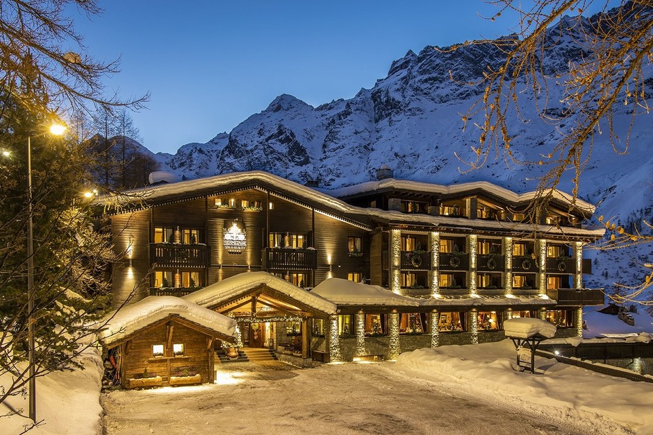 Cervinia (AO): 50 Anni di eccellenza per l'Hotel Hermitage. Riconfermato nella guida Michelin e  premiato con le due forchette del Gambero Rosso.