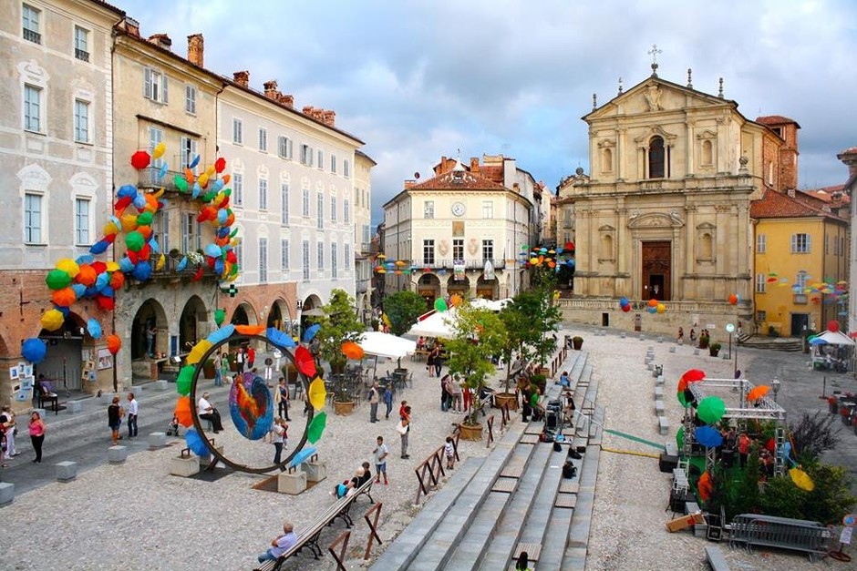 L'estate a Mondovì: dieci attività per esplorare questo affascinante borgo del Cuneese. Concedetevi il piace di soggiornare in un palazzo storico ricco di letteratura.