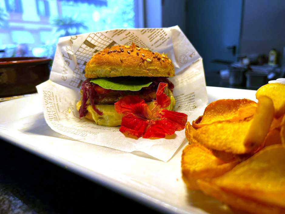 &quot;Hamburgher Imperia&quot; è il nuovo fiore all'occhiello di Pepe &amp; Vino: un'esperienza gastronomica unica a Imperia