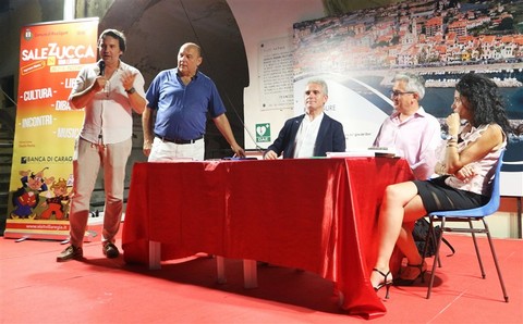 Riva Ligure: prosegue con successo Sale In Zucca: applausi per Michele Fino e Marco Missaglia presentati da Renata Cantamessa e Claudio Porchia (Foto)