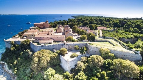 Il Comune di Cannes lancia una raccolta fondi per recuperare Fort Royal sull’Isola Sainte-Marguerite