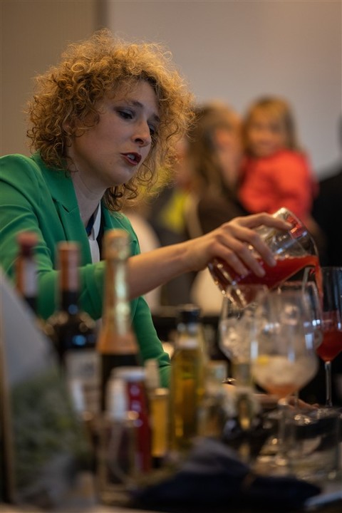 Festival Cucina con i fiori: successo per il cocktail Adelasia ideato dalla barlady Ottavia Castellaro. (FOTOGALLERY)