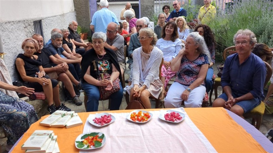 Successo per la presentazione del libro &quot;L'erbario di Libereso&quot; al museo della Lavanda di Carpasio, con la presenza della figlia Tanya Guglielmi e del giornalista Claudio Porchia.