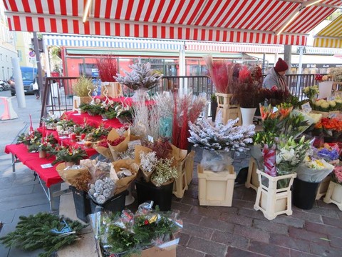 Fiori, ghirlande e composizioni: il marché di Cours Saleya si prepara per il Natale (Foto)