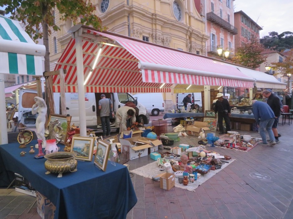 Tanti oggetti, tante curiosità: i marché à la brocante in Costa Azzurra