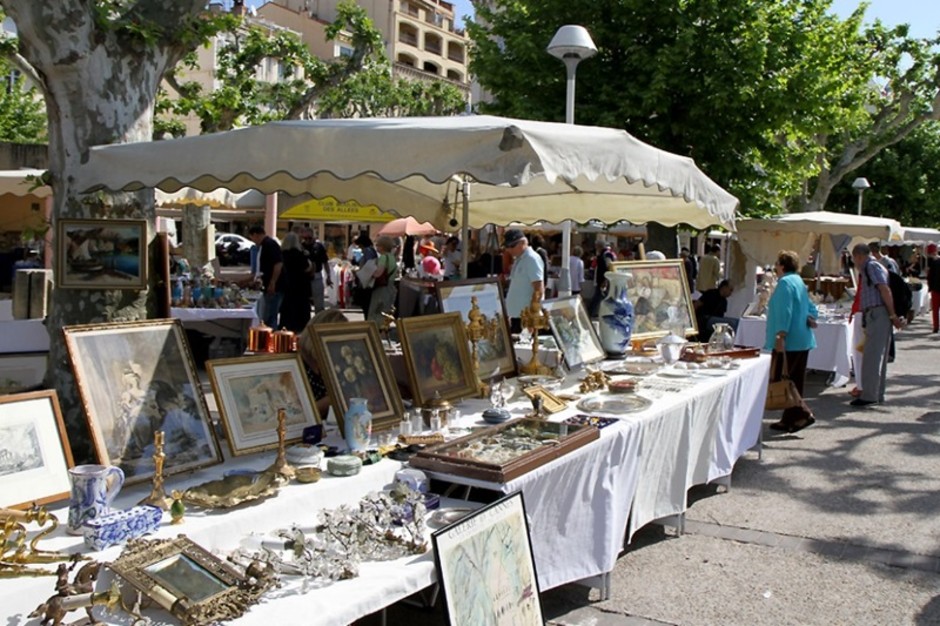 Tanti oggetti e tante curiosità nei marché à la brocante della Costa Azzurra